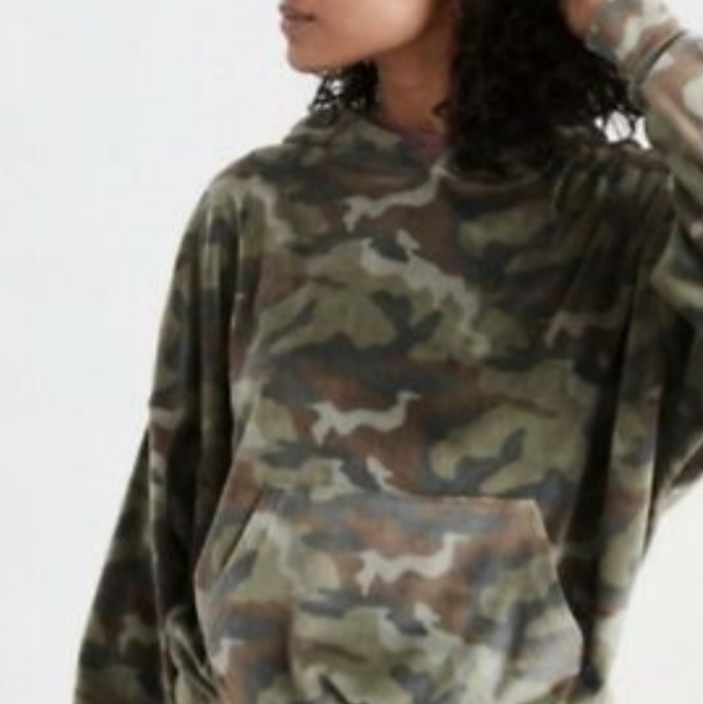 American Eagle Cozy Ever After camo velour hoodie size medium